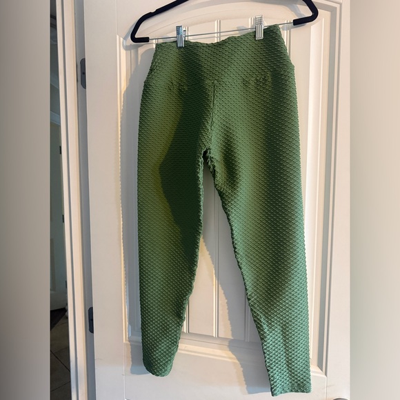 Booty by Brabants Women’s OS Sage Green CROCO SKIN LEGGINGS - Picture 5 of 10